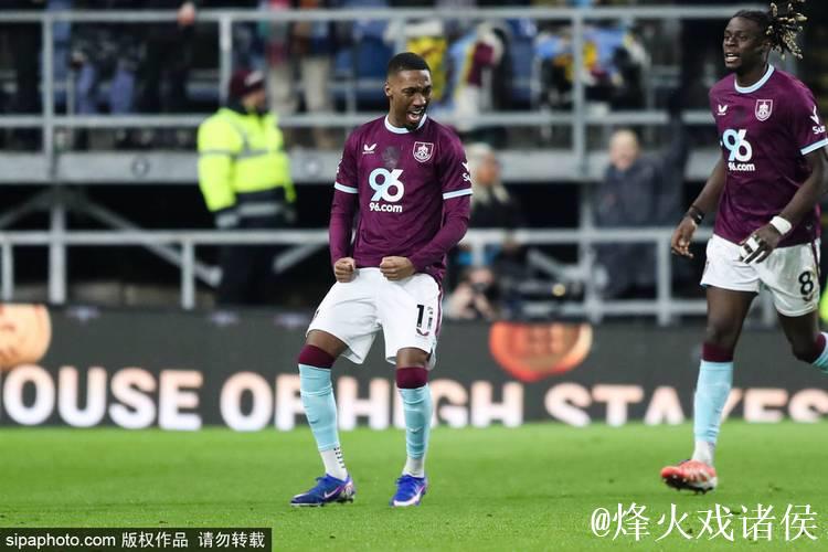 英超-舍什科梅开二度海文乌龙 曼联与伯恩利2-2握手言和